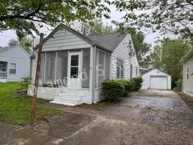 Main picture of 1452 E Central St
