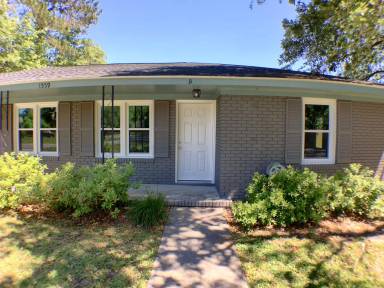 Main picture of 1559 Brookbank Ave