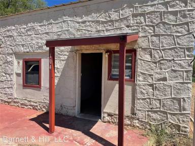 Main picture of 104 College Dr
