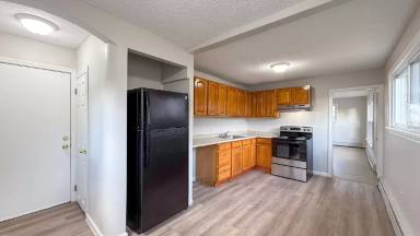 Main picture of 380 Holcomb St