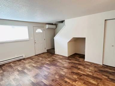 Main picture of 360 SE Railroad St
