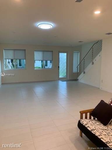 Main picture of 6675 NW 103rd Pkwy