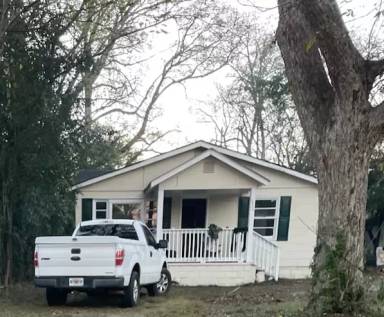 Main picture of 3834 Mercer St