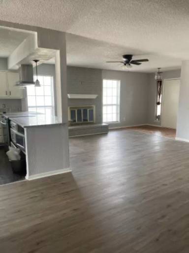 Main picture of 2002 Valleywood Dr
