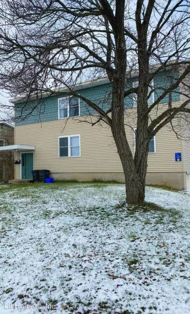 Main picture of 205 Robert Dr