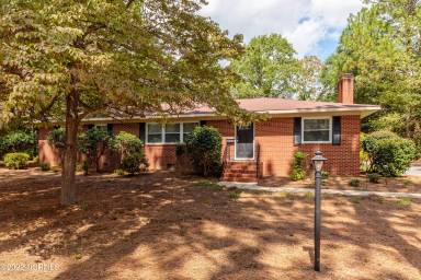 Main picture of 318 John McQueen Rd