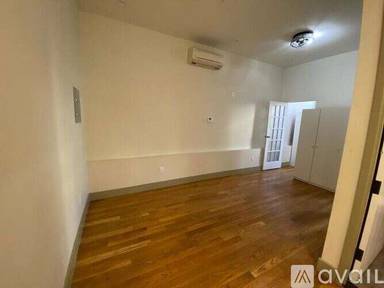 Main picture of 1631 Saint Johns Pl
