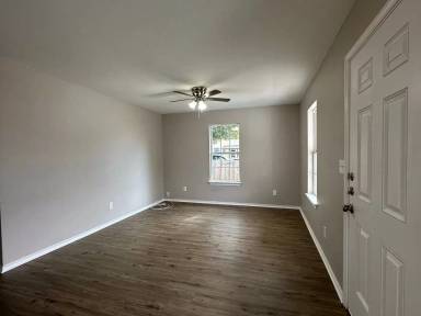 Main picture of 821 Avenue C