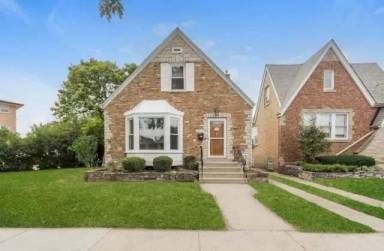 Main picture of 6016 N Austin Ave