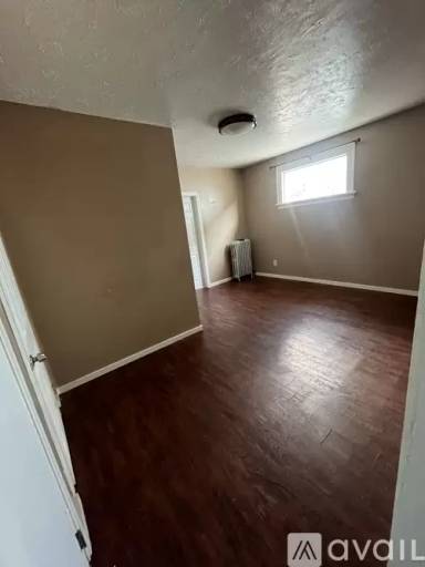 Main picture of 546 E 18th St