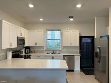 Main picture of 534 SW 19th Ter