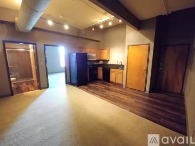 Main picture of 1012 E Broadway