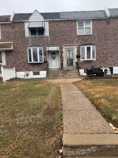 Main picture of 702 Crescent Dr