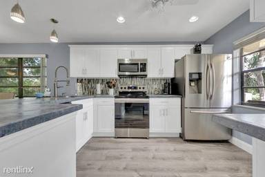 Main picture of 21866 Cypress Cir