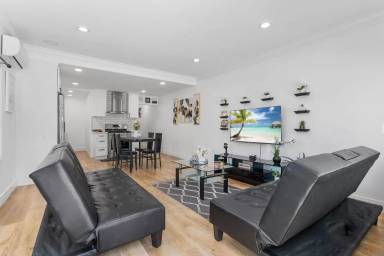 Main picture of 1212 S Hicks Ave