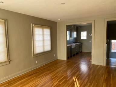 Main picture of 323 High St SE
