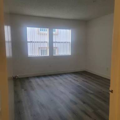 Main picture of 5623 Carlton Way