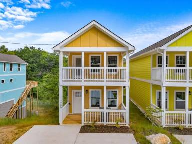 Main picture of 270 W Main St