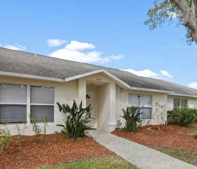 Main picture of 2082 Foxwood Dr