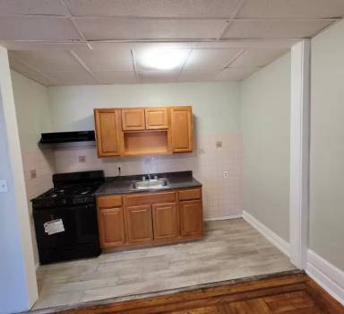 Main picture of 2 Columbia Ave