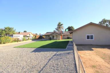 Main picture of 3060 Broken Arrow St