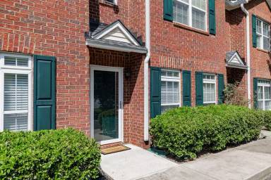 Main picture of 637 Huntington Road