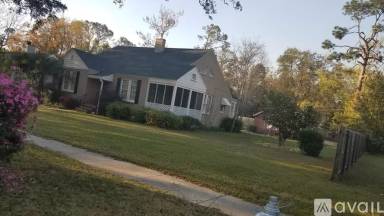 Main picture of 817 W 1st Ave