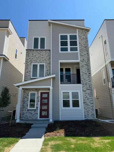 Main picture of 5156 Robb St