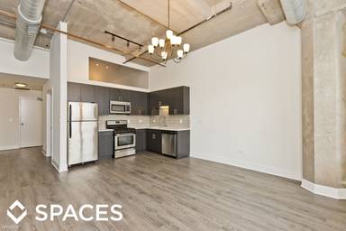 Main picture of 2036 S Michigan Ave