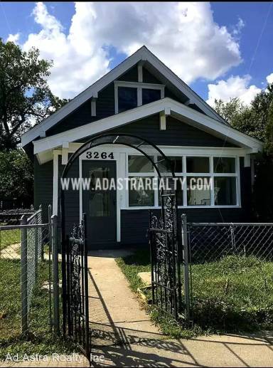 Main picture of 3264 Holmes St