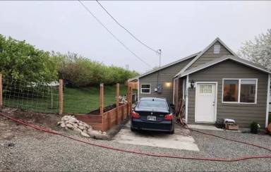 Main picture of 305 E Pacific St