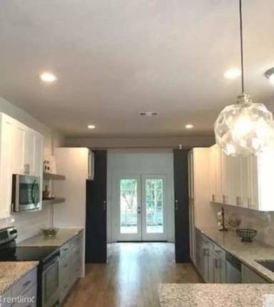 Main picture of 222 Douglas Way St