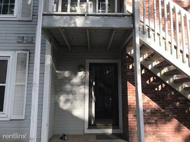 Main picture of Colonial Oaks Condominums