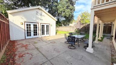 Main picture of 911 Paru St