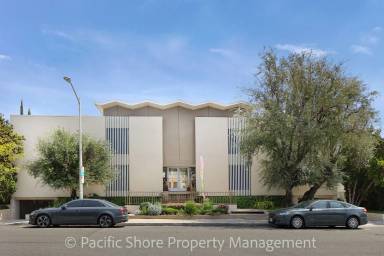 Main picture of 868 N West Knoll Dr