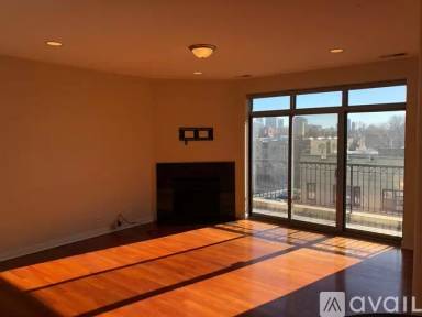 Main picture of 6957 N Greenview Ave