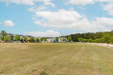 Main picture of 157 Brockett Dr