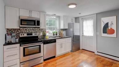 Main picture of 469 Sea St