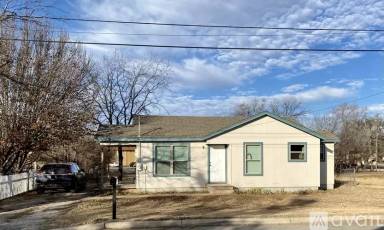 Main picture of 110 S Hawthorne St