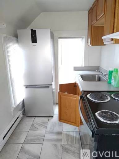 Main picture of 1127 W Maxwell Ave
