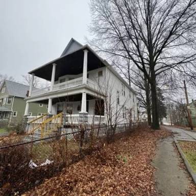 Main picture of 1426 E 94th St