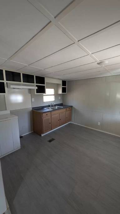 Main picture of 112 1/2 Baird St