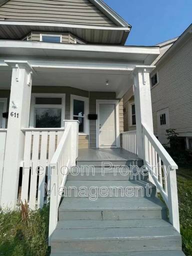 Main picture of 611 E 6th St