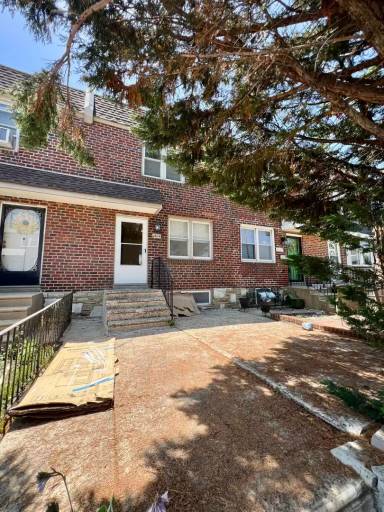 Main picture of 4604 Oakmont St