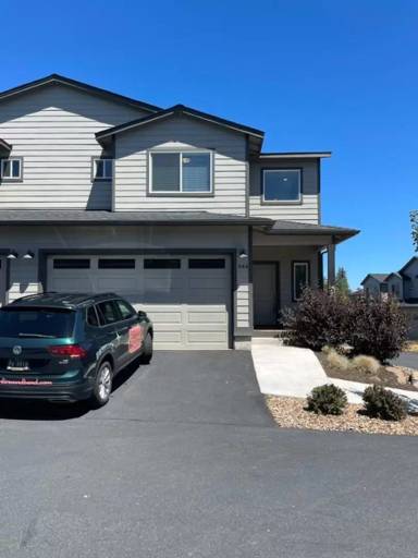 Main picture of 920 NE Paula Dr