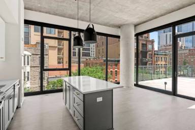 Main picture of 167 W Huron St