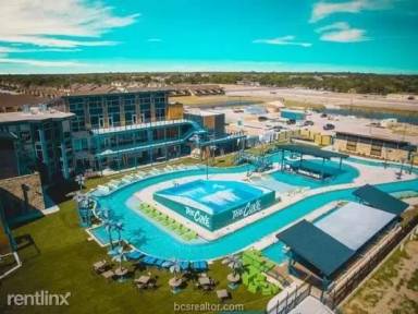 Main picture of 315 Deacon Dr W