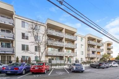 Main picture of 949 N 35th St