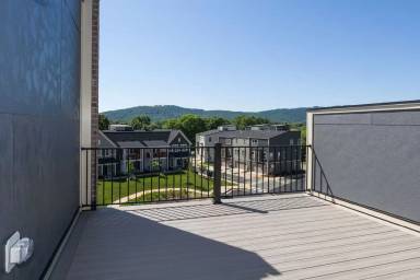 Main picture of 209 Burnet St