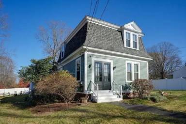 Main picture of 32 Oak Hill Rd